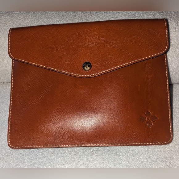 Patricia Nash Midi Heritage tan leather tech iPad portfolio. - Picture 8 of 10